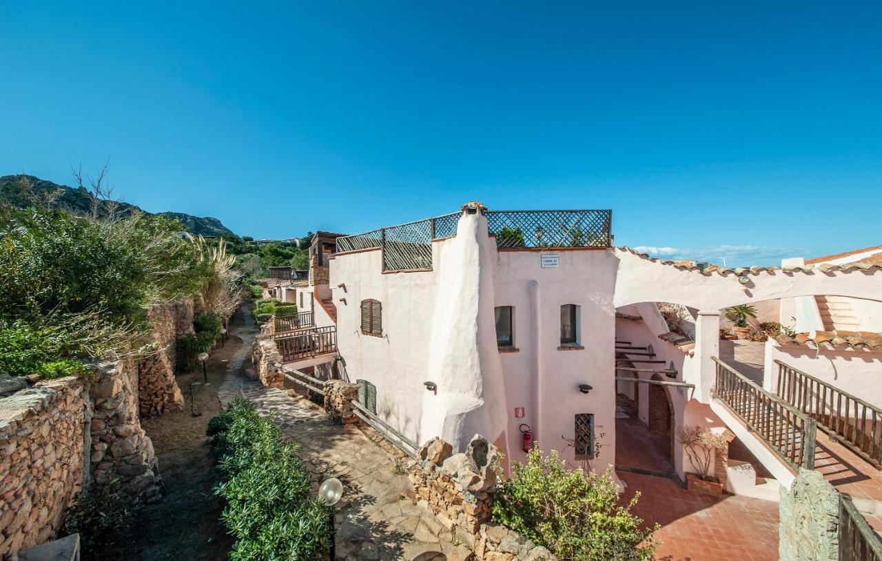 Appartamento [PORTO-CERVO]Casa con piscina e vista yachts Porto Cervo Esterno foto